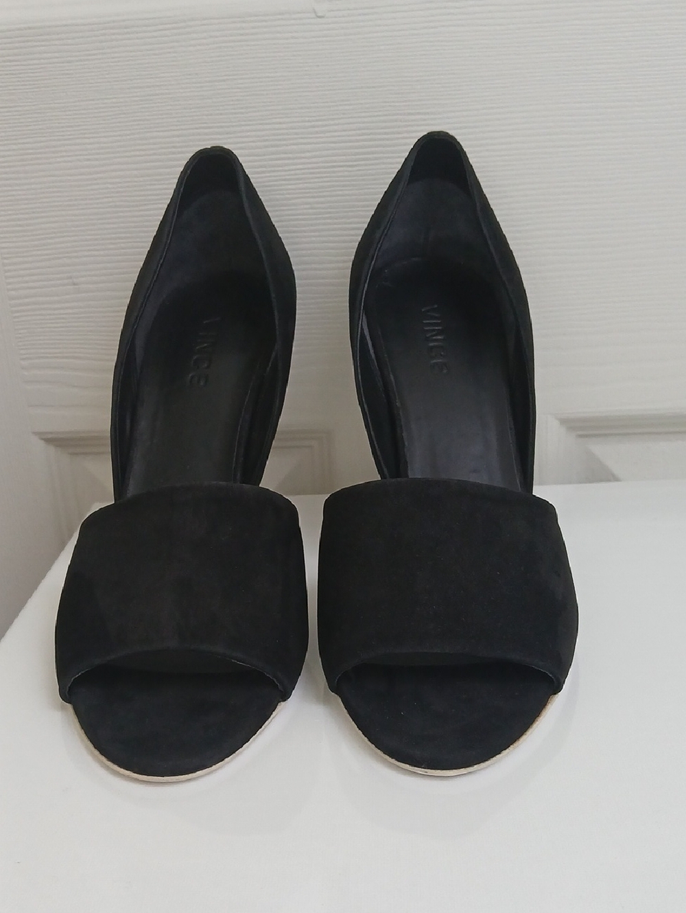 Vince Saffron Black Nubuck Suede Sexy Versatile Peep-Toe d'Orsay Heels Size 8